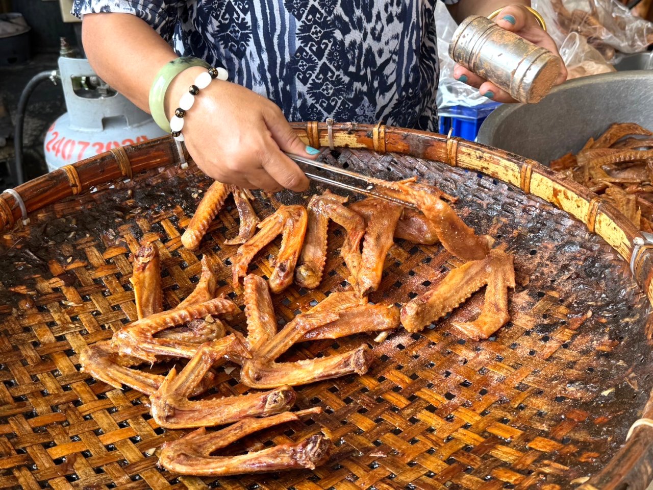 真好味烤鴨莊｜台中超人氣美村路烤鴨，每天都在排隊生意超好，一鴨兩吃超滿足 @猴屁的異想世界