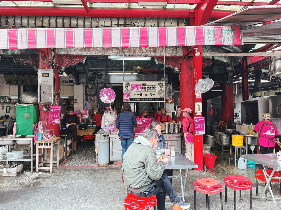 【新港鴨肉羹】在地人推薦！嘉義奉天宮前最強鴨肉羹，辣粉加好加滿，嘉義新港廟口美食 @猴屁的異想世界