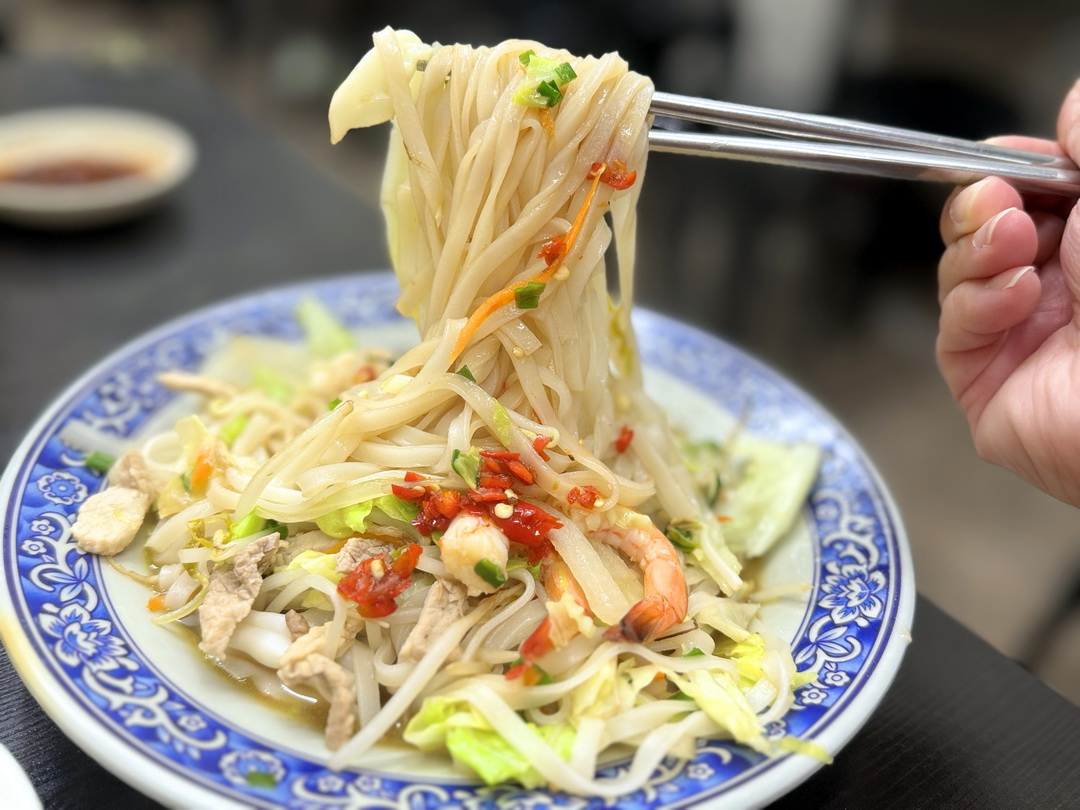 【佳華越南美食】西屯區超人氣越南料理，炒飯超級好吃，每天都在排隊 @猴屁的異想世界