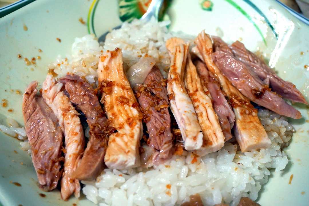 【阿明火雞肉飯】在地人推薦隱藏版嘉義火雞肉飯，開了將近70年的老店 @猴屁的異想世界