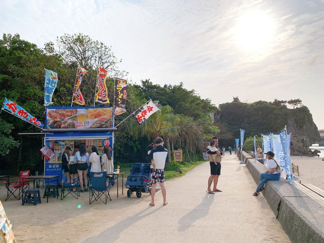 沖繩景點推薦｜沖繩唯一靠海的神社波上宮，必買書包御守，走路可到波之上海灘 @猴屁的異想世界