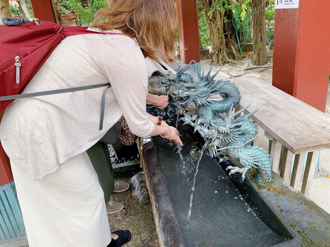 沖繩景點推薦｜沖繩唯一靠海的神社波上宮，必買書包御守，走路可到波之上海灘 @猴屁的異想世界