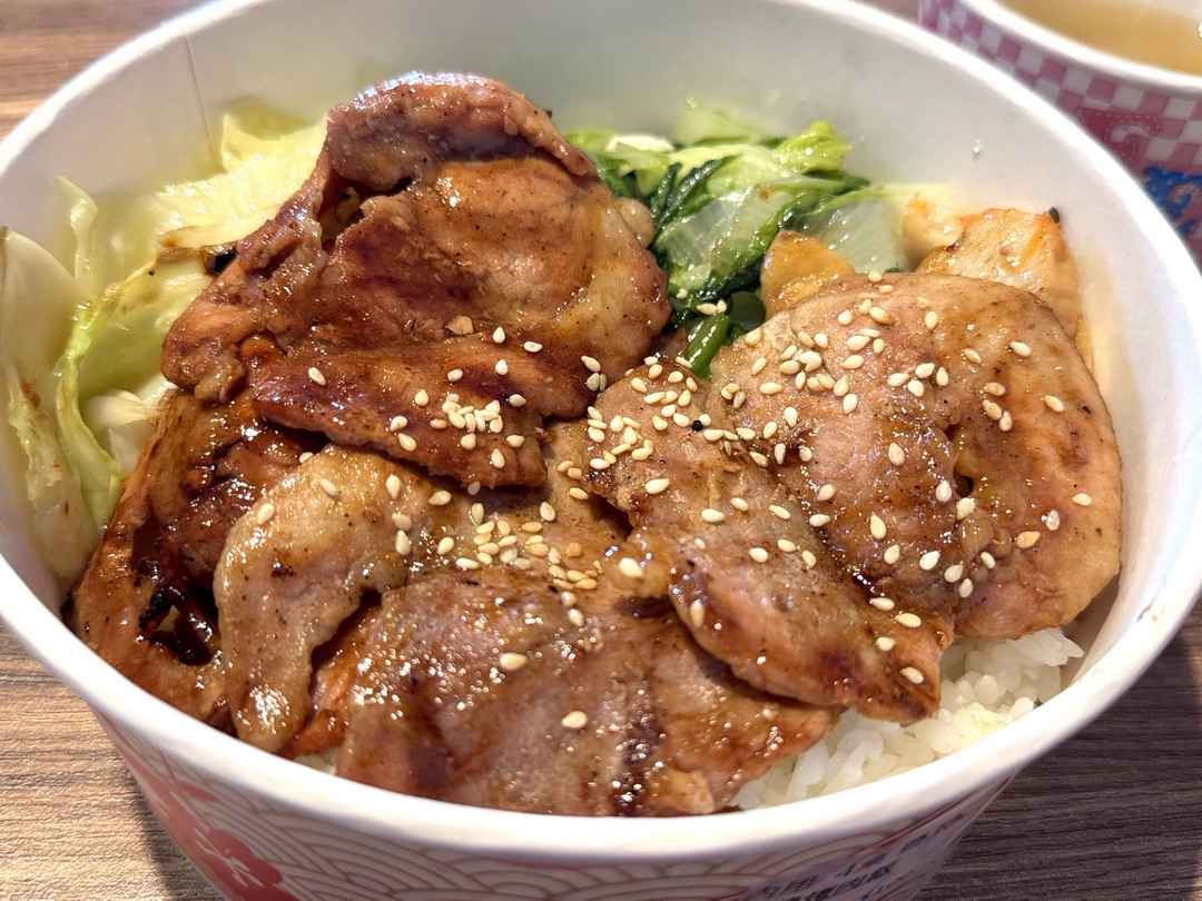 【粗飽烤肉飯逢甲店】招牌烤肉飯只要100元，內用飲料熱湯無限暢飲，台中高CP值烤肉便當！ @猴屁的異想世界