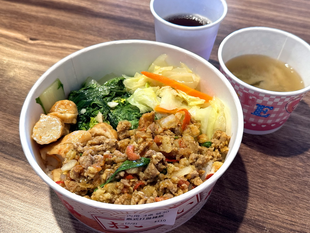 【粗飽烤肉飯逢甲店】招牌烤肉飯只要100元，內用飲料熱湯無限暢飲，台中高CP值烤肉便當！ @猴屁的異想世界