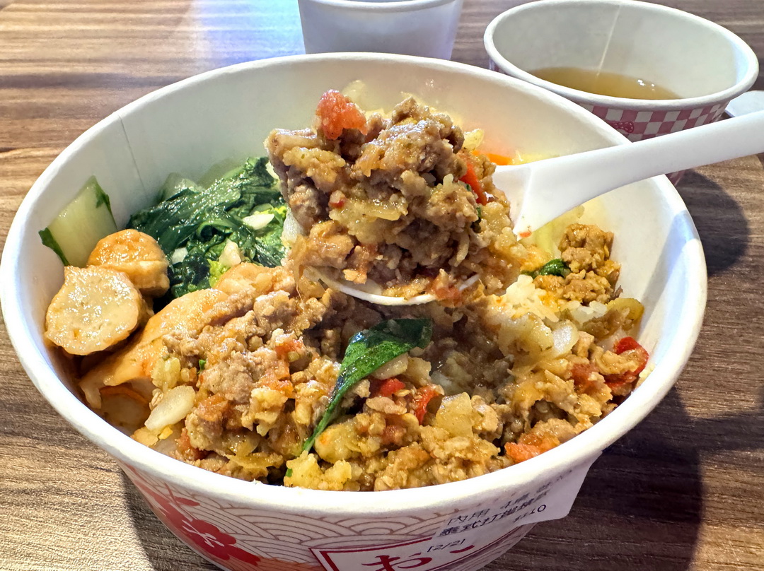 【粗飽烤肉飯逢甲店】招牌烤肉飯只要100元，內用飲料熱湯無限暢飲，台中高CP值烤肉便當！ @猴屁的異想世界