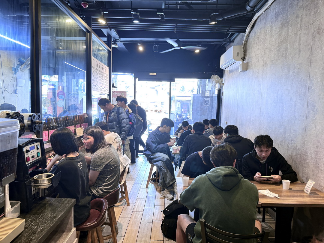 【粗飽烤肉飯逢甲店】招牌烤肉飯只要100元，內用飲料熱湯無限暢飲，台中高CP值烤肉便當！ @猴屁的異想世界