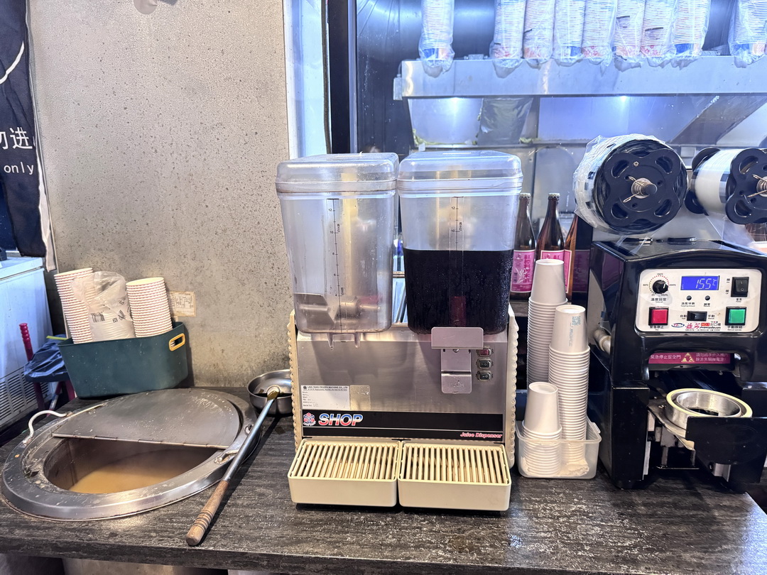 【粗飽烤肉飯逢甲店】招牌烤肉飯只要100元，內用飲料熱湯無限暢飲，台中高CP值烤肉便當！ @猴屁的異想世界