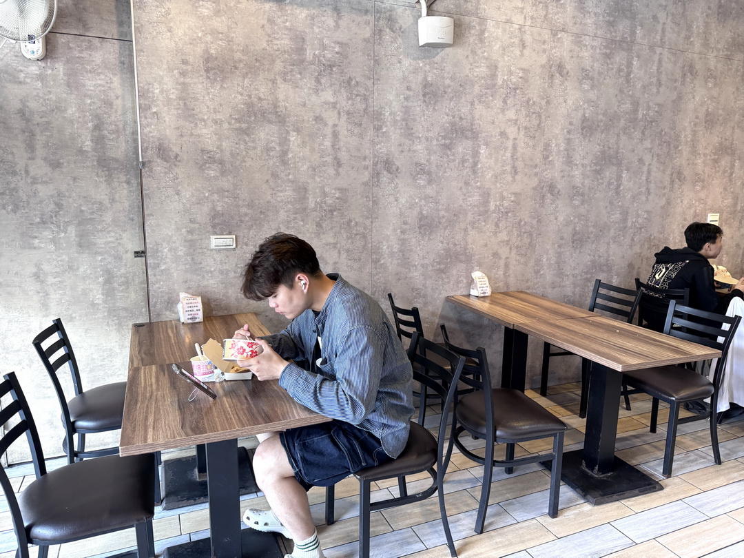 【粗飽烤肉飯逢甲店】招牌烤肉飯只要100元，內用飲料熱湯無限暢飲，台中高CP值烤肉便當！ @猴屁的異想世界