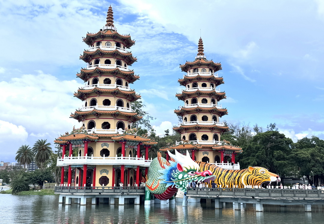 高雄龍虎塔一日遊｜整修完免門票打卡景點，入龍喉出虎口消災解厄，登塔賞景超療癒 @猴屁的異想世界