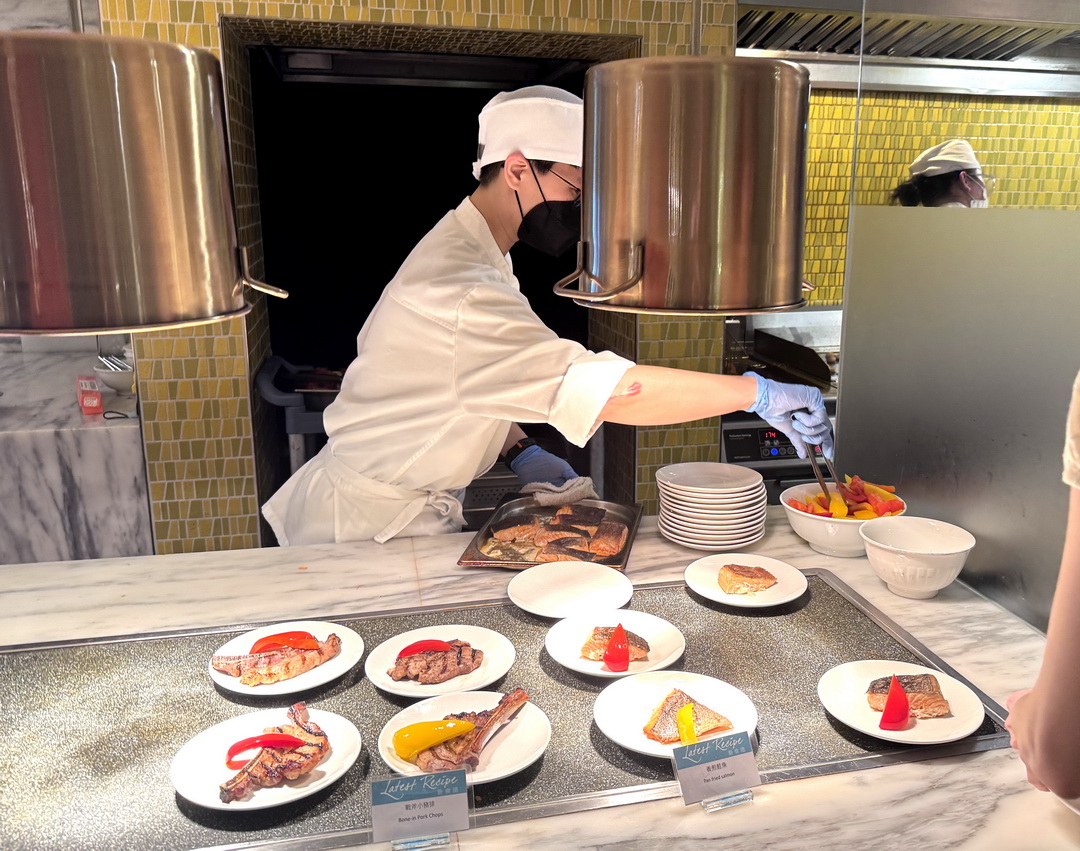 【新食譜全日餐廳】台中吃到飽推薦，李方艾美酒店自助餐Buffet，當月壽星免費，必吃牛排、松葉蟹腳 @猴屁的異想世界