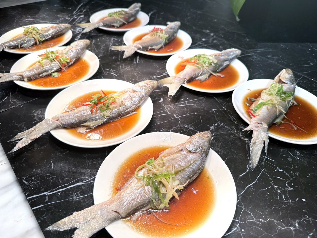 【新食譜全日餐廳】台中吃到飽推薦，李方艾美酒店自助餐Buffet，當月壽星免費，必吃牛排、松葉蟹腳 @猴屁的異想世界