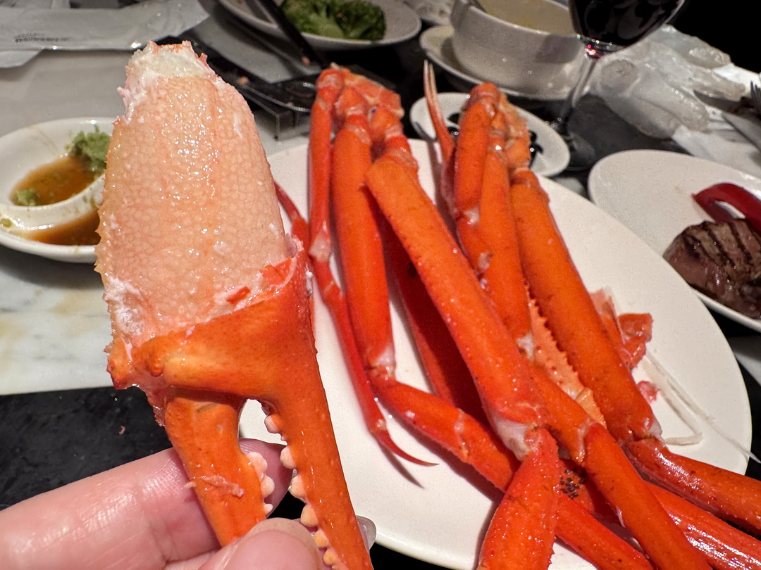 【新食譜全日餐廳】台中吃到飽推薦，李方艾美酒店自助餐Buffet，當月壽星免費，必吃牛排、松葉蟹腳 @猴屁的異想世界