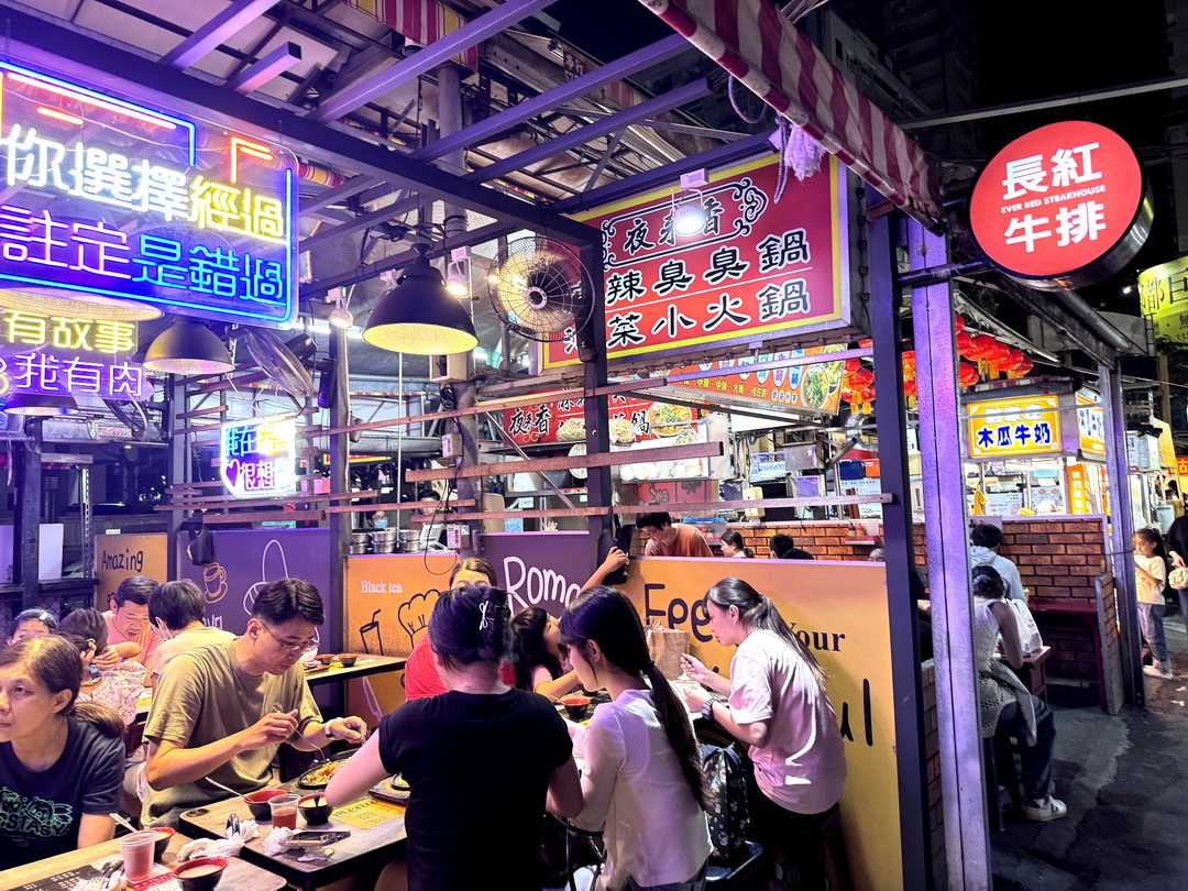 長紅牛排｜高雄瑞豐夜市超夯牛排推薦，150元沙朗必吃，夜市王也大推，濃湯飲料無限續 @猴屁的異想世界