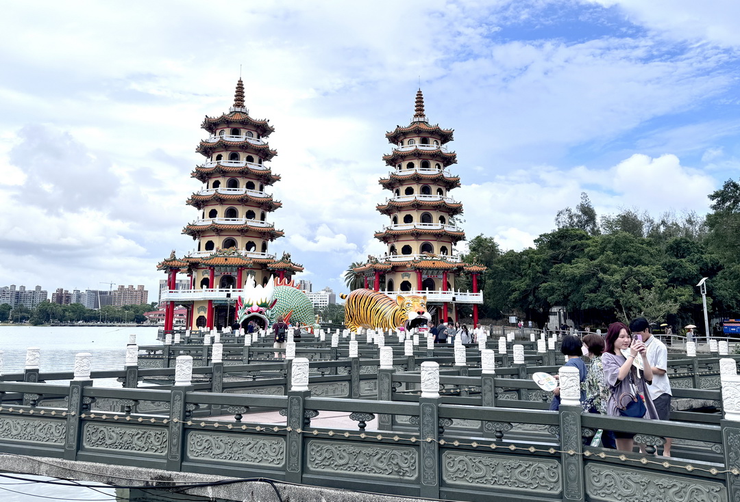 高雄龍虎塔一日遊｜整修完免門票打卡景點，入龍喉出虎口消災解厄，登塔賞景超療癒 @猴屁的異想世界