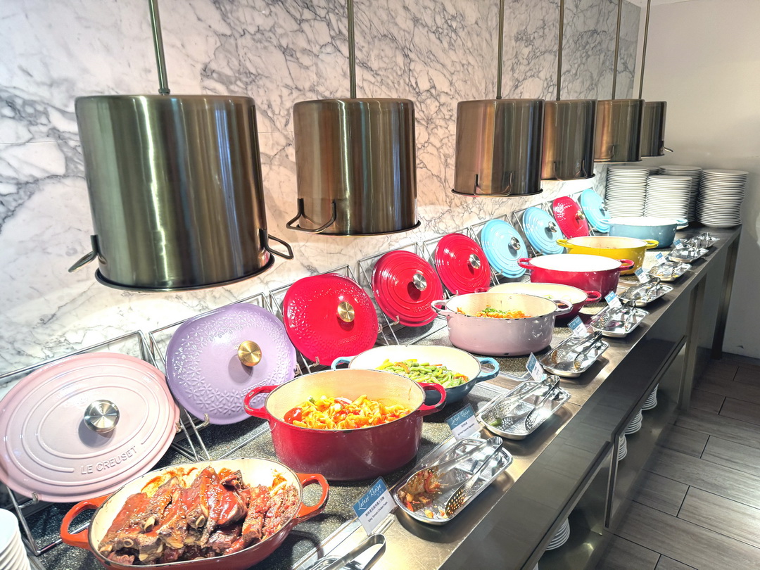 【新食譜全日餐廳】台中吃到飽推薦，李方艾美酒店自助餐Buffet，當月壽星免費，必吃牛排、松葉蟹腳 @猴屁的異想世界