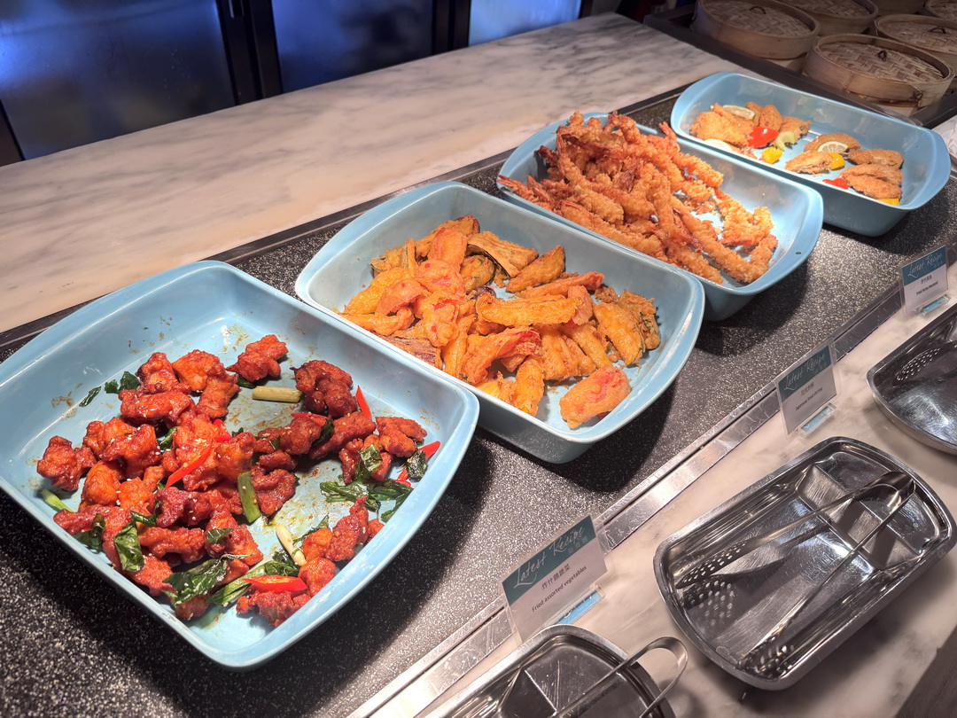 【新食譜全日餐廳】台中吃到飽推薦，李方艾美酒店自助餐Buffet，當月壽星免費，必吃牛排、松葉蟹腳 @猴屁的異想世界