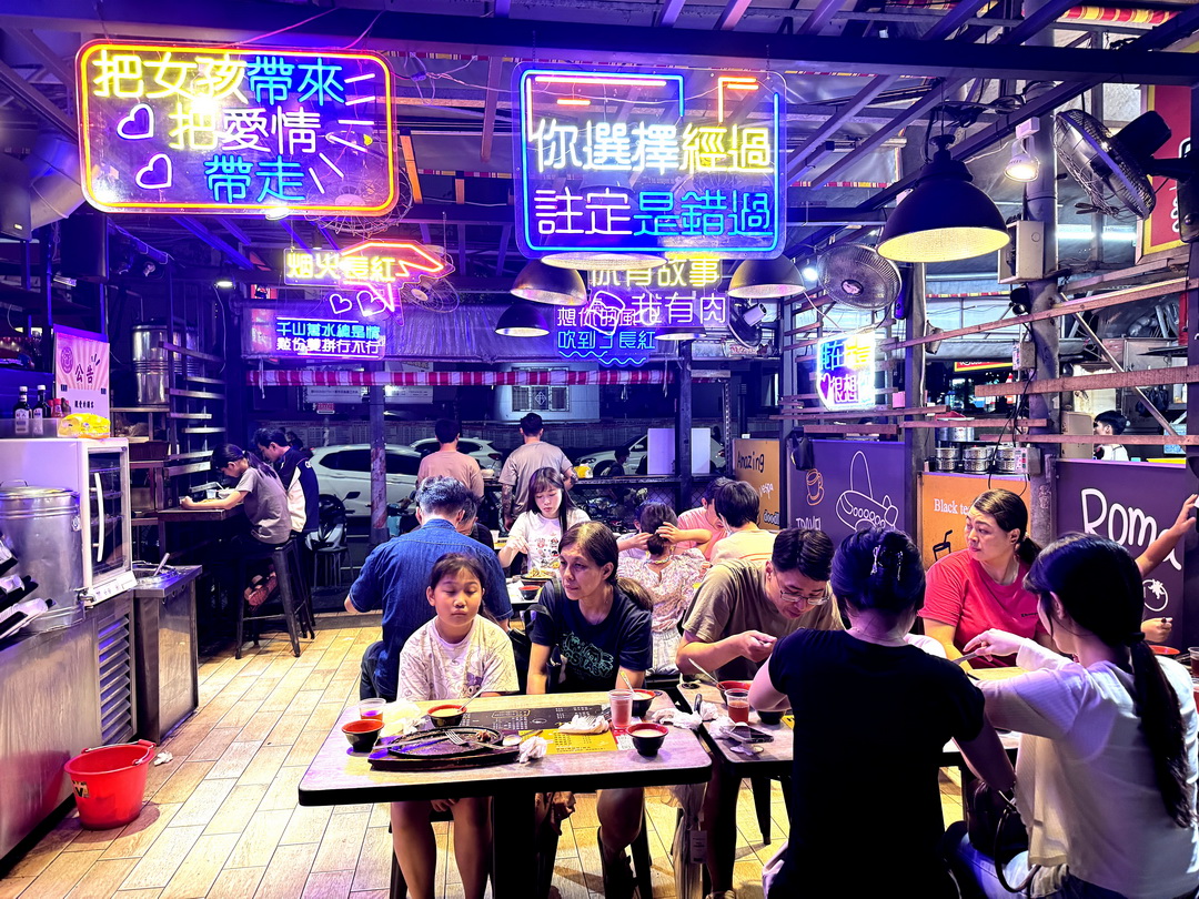 長紅牛排｜高雄瑞豐夜市超夯牛排推薦，150元沙朗必吃，夜市王也大推，濃湯飲料無限續 @猴屁的異想世界