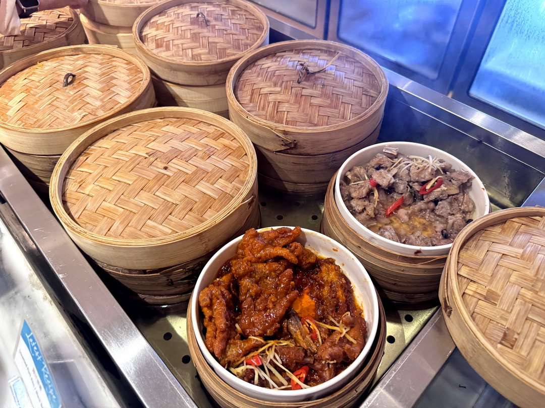 【新食譜全日餐廳】台中吃到飽推薦，李方艾美酒店自助餐Buffet，當月壽星免費，必吃牛排、松葉蟹腳 @猴屁的異想世界