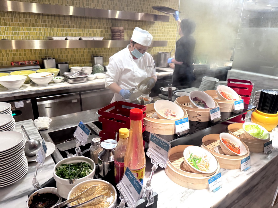 【新食譜全日餐廳】台中吃到飽推薦，李方艾美酒店自助餐Buffet，當月壽星免費，必吃牛排、松葉蟹腳 @猴屁的異想世界