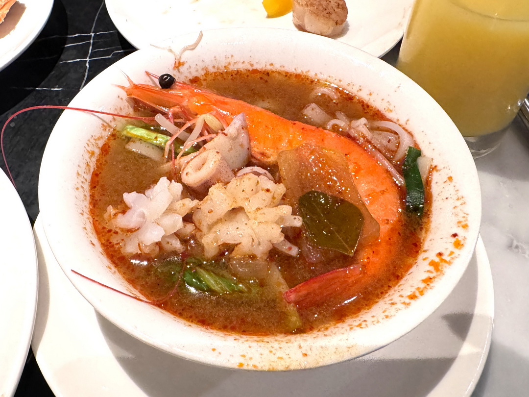 【新食譜全日餐廳】台中吃到飽推薦，李方艾美酒店自助餐Buffet，當月壽星免費，必吃牛排、松葉蟹腳 @猴屁的異想世界