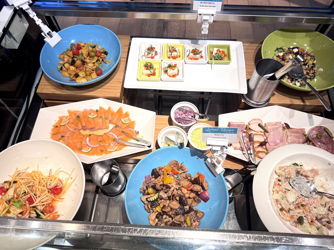 【新食譜全日餐廳】台中吃到飽推薦，李方艾美酒店自助餐Buffet，當月壽星免費，必吃牛排、松葉蟹腳 @猴屁的異想世界
