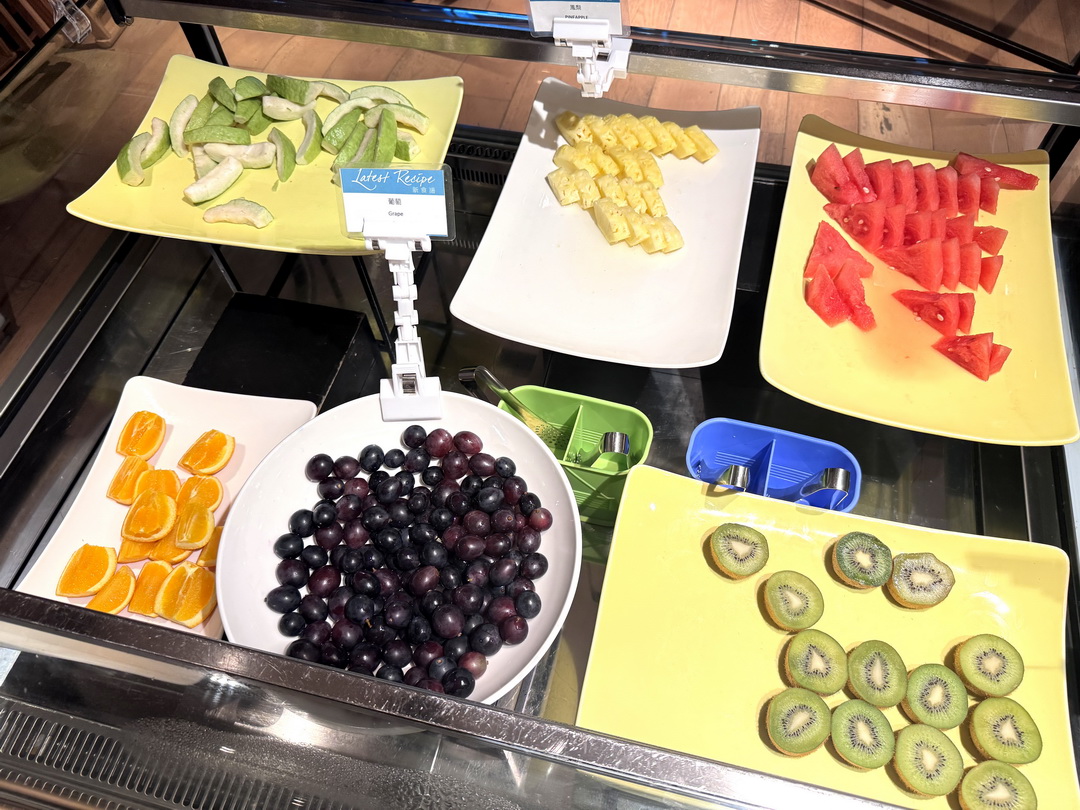 【新食譜全日餐廳】台中吃到飽推薦，李方艾美酒店自助餐Buffet，當月壽星免費，必吃牛排、松葉蟹腳 @猴屁的異想世界
