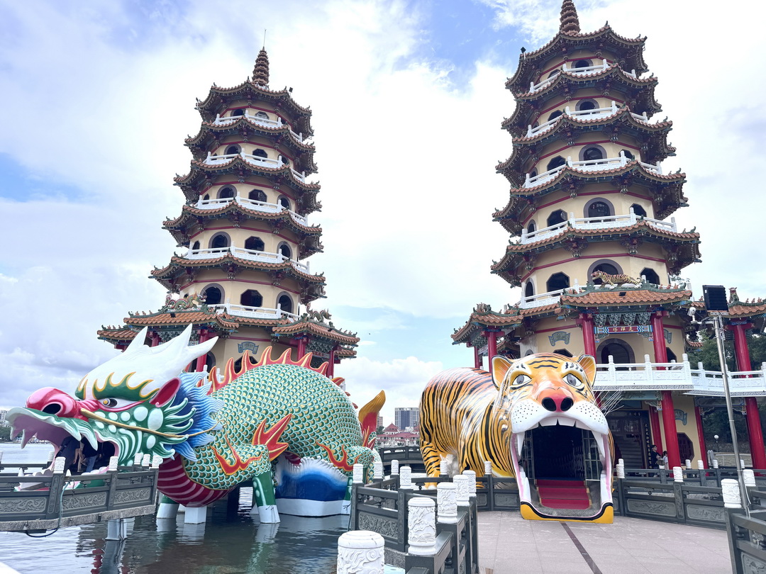 高雄龍虎塔一日遊｜整修完免門票打卡景點，入龍喉出虎口消災解厄，登塔賞景超療癒 @猴屁的異想世界