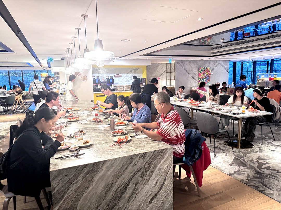 【新食譜全日餐廳】台中吃到飽推薦，李方艾美酒店自助餐Buffet，當月壽星免費，必吃牛排、松葉蟹腳 @猴屁的異想世界