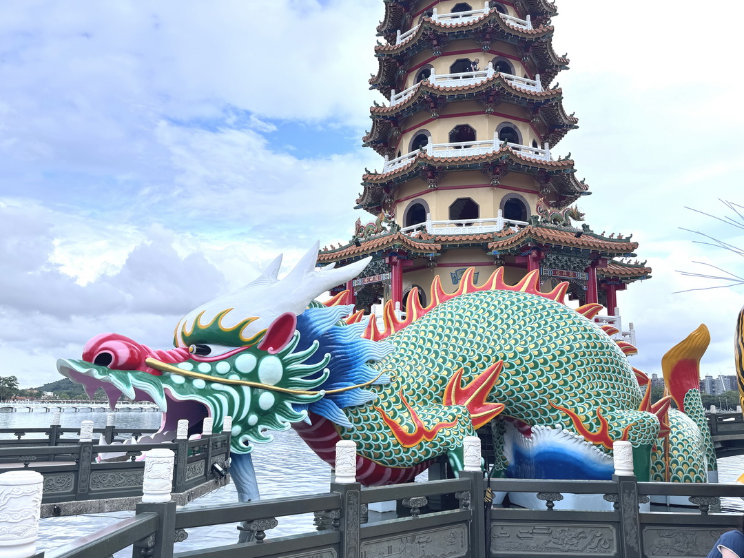 高雄龍虎塔一日遊｜整修完免門票打卡景點，入龍喉出虎口消災解厄，登塔賞景超療癒 @猴屁的異想世界