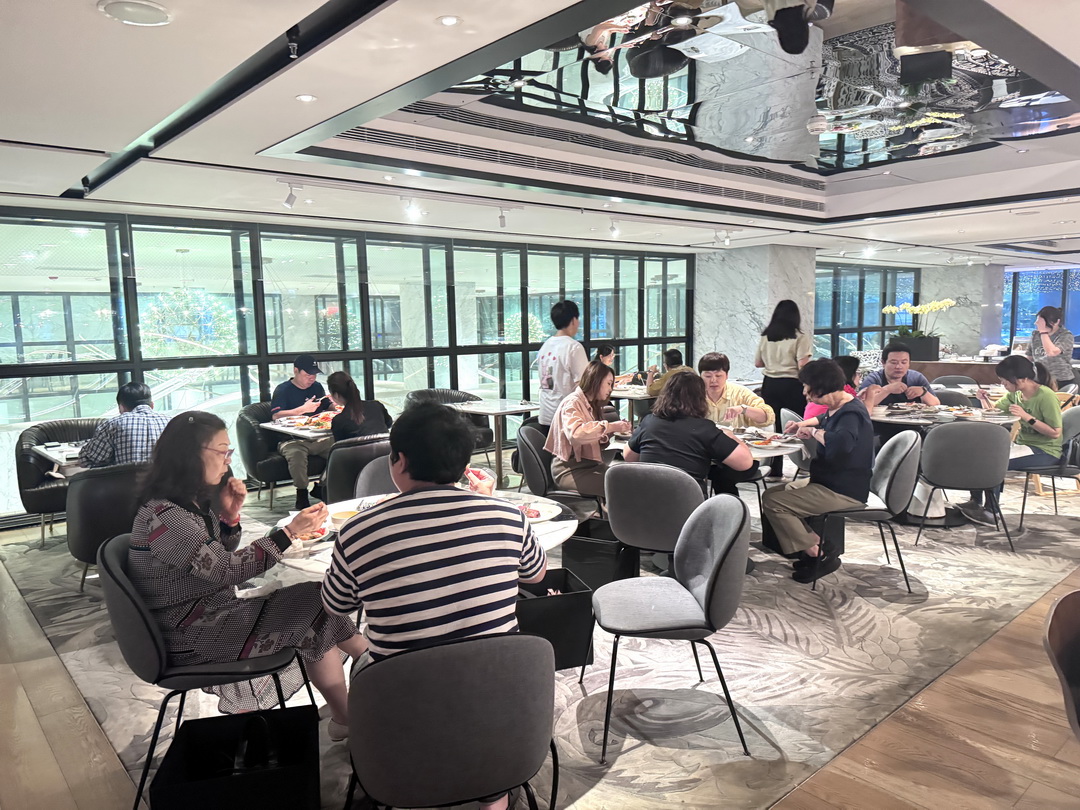 【新食譜全日餐廳】台中吃到飽推薦，李方艾美酒店自助餐Buffet，當月壽星免費，必吃牛排、松葉蟹腳 @猴屁的異想世界