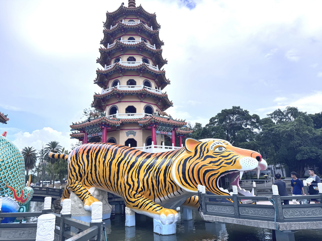 高雄龍虎塔一日遊｜整修完免門票打卡景點，入龍喉出虎口消災解厄，登塔賞景超療癒 @猴屁的異想世界
