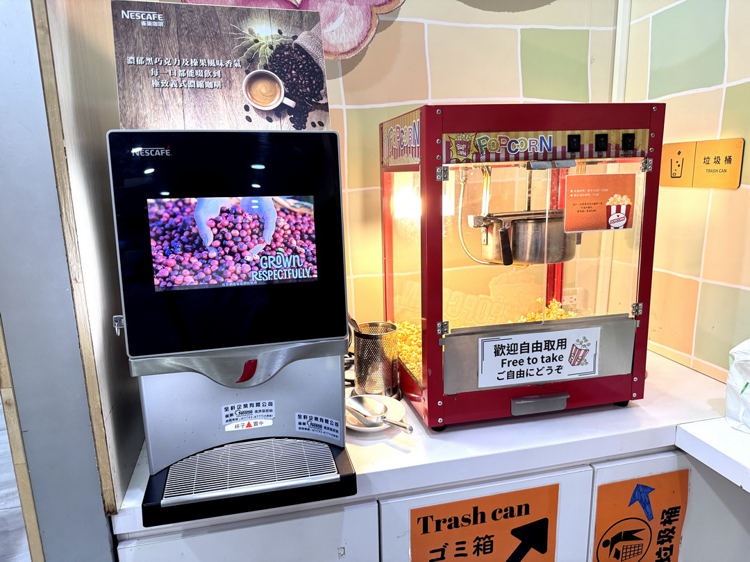 高雄平價住宿推薦｜秝芯旅店六合館附免費泡麵飲料，爆米花吃到飽，Switch遊戲機隨你玩 @猴屁的異想世界