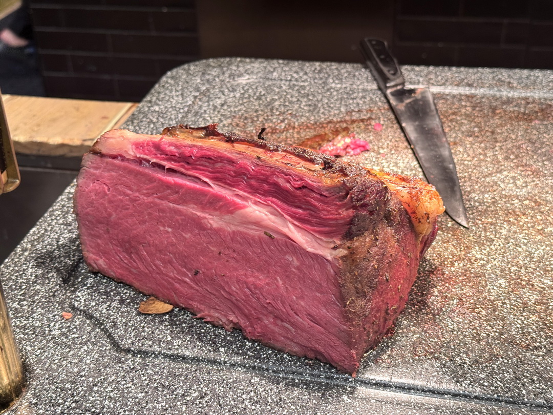 【新食譜全日餐廳】台中吃到飽推薦，李方艾美酒店自助餐Buffet，當月壽星免費，必吃牛排、松葉蟹腳 @猴屁的異想世界