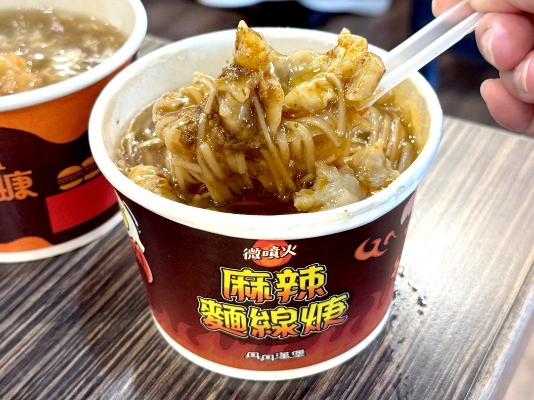 高雄丹丹漢堡梓官店｜南部限定美食，大推雞肉羹、雞腿堡必吃 @猴屁的異想世界