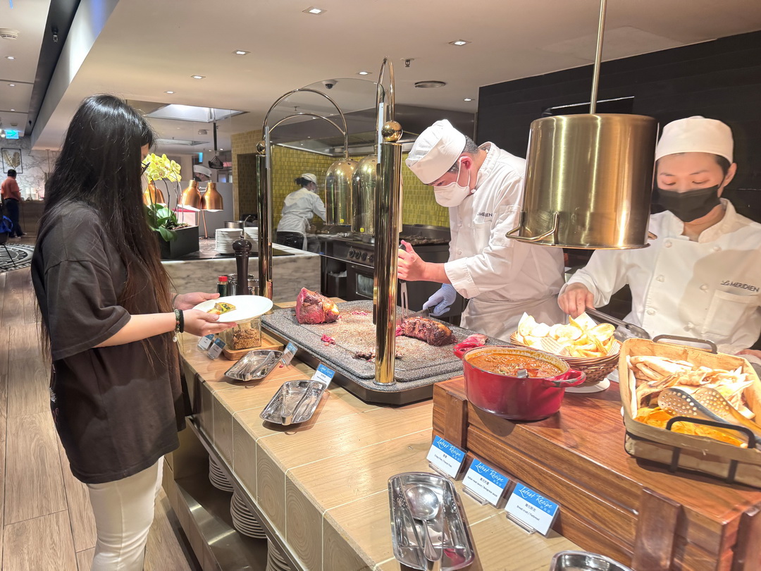 【新食譜全日餐廳】台中吃到飽推薦，李方艾美酒店自助餐Buffet，當月壽星免費，必吃牛排、松葉蟹腳 @猴屁的異想世界