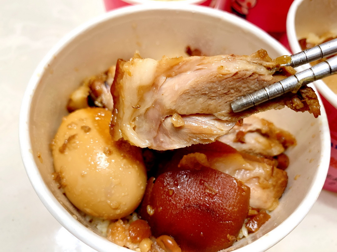 五燈獎豬腳飯｜三重超人氣腿庫飯推薦，外帶便當120元超值又好吃，還有豬腳禮盒可送禮 @猴屁的異想世界