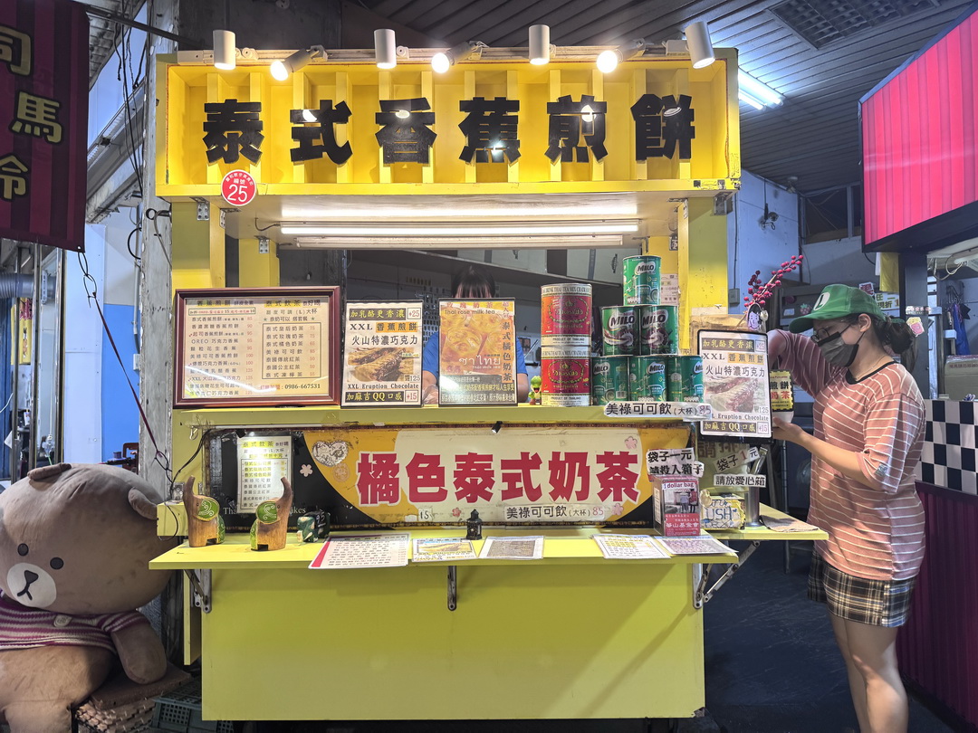 逢甲夜市必吃美食推薦｜泰式香蕉煎餅酥脆好吃，就在逢甲慶和街 @猴屁的異想世界