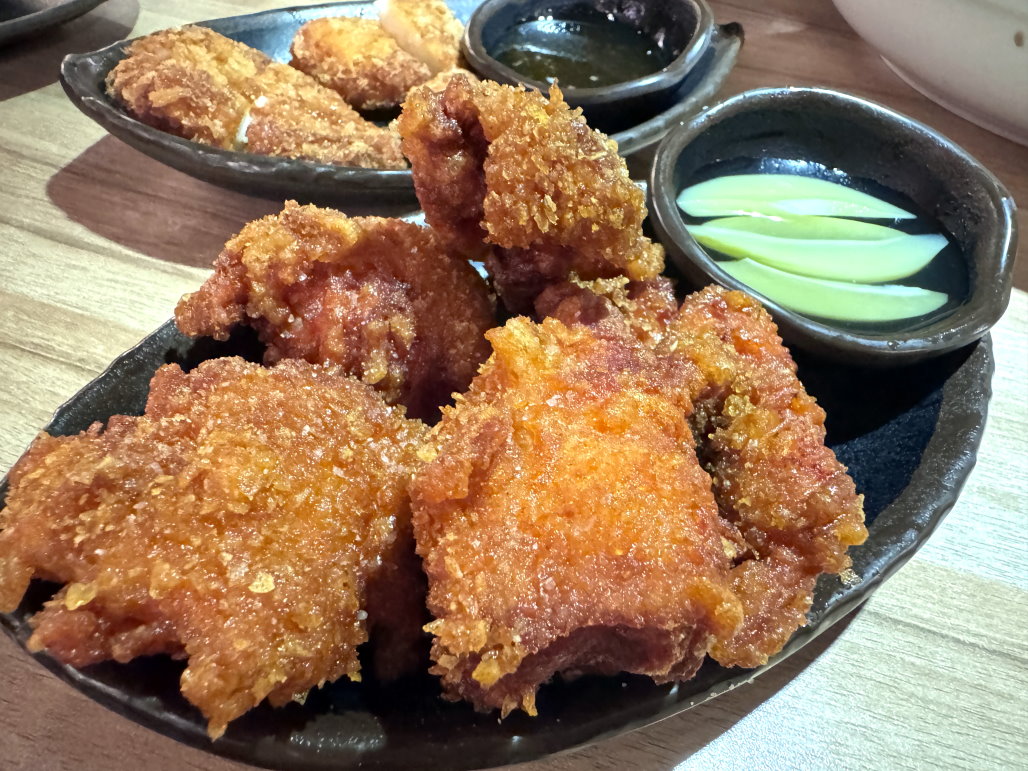 刁民酸菜魚逢甲店｜台中最夯酸菜魚就是這間，假日要排2小時，營業到半夜2點越晚越多人 @猴屁的異想世界