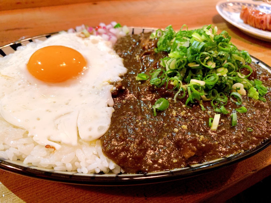 小次男咖哩所｜台中最好吃咖哩飯，超濃郁日式咖哩一吃就上癮，加飯免費，比你馬子還辣醬超辣免費！