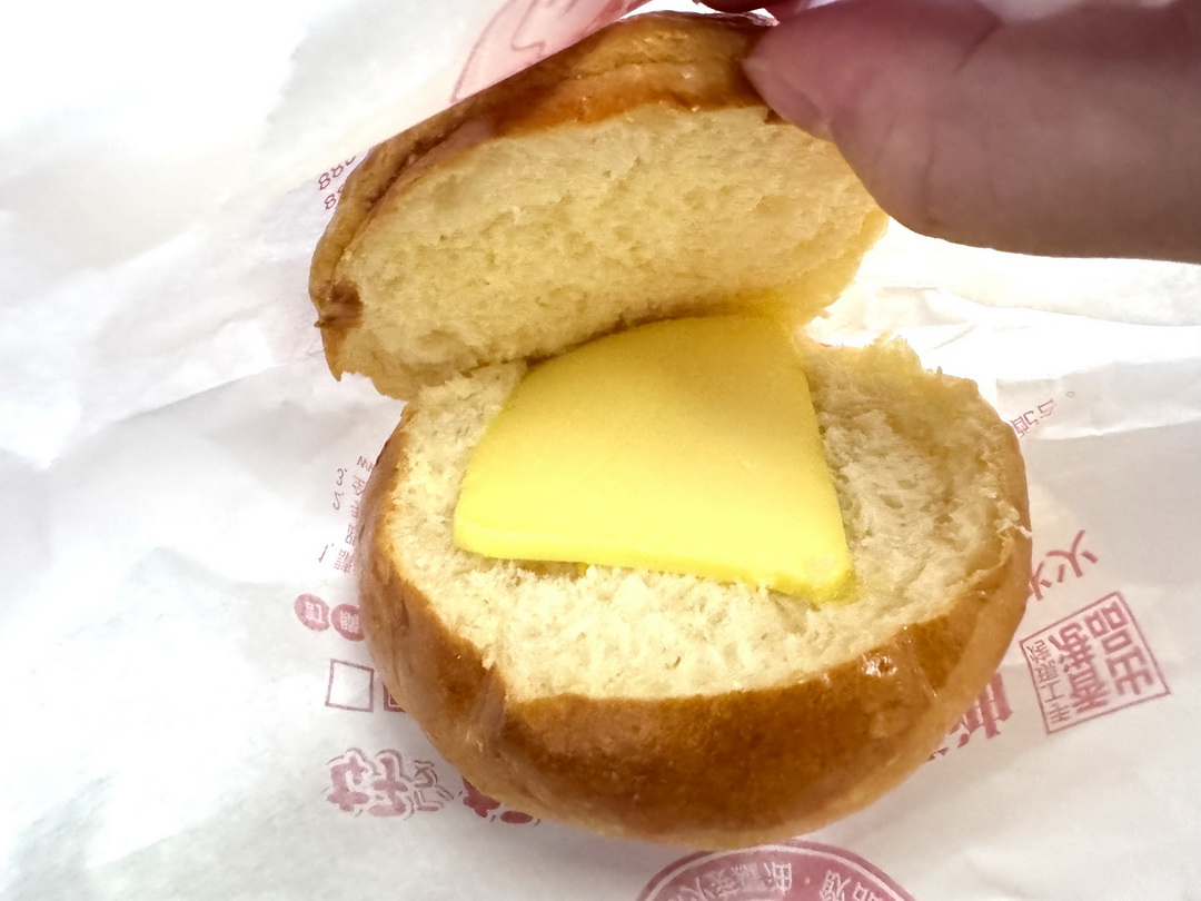 【好好味冰火菠蘿油】台中逢甲人氣港式菠蘿包必吃推薦，熱菠蘿夾奶油超邪惡！ @猴屁的異想世界