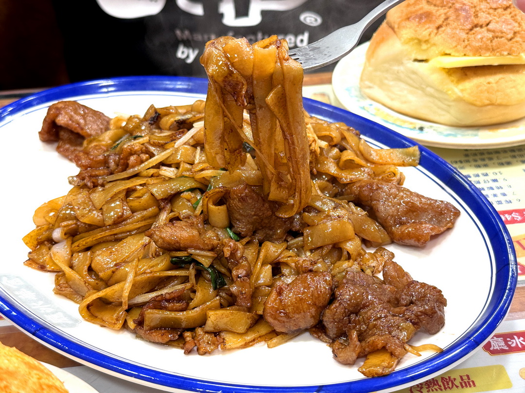 金華冰廳｜香港美食推薦，菠蘿油界的傳奇，必吃經典老字號，西多士也必點 @猴屁的異想世界