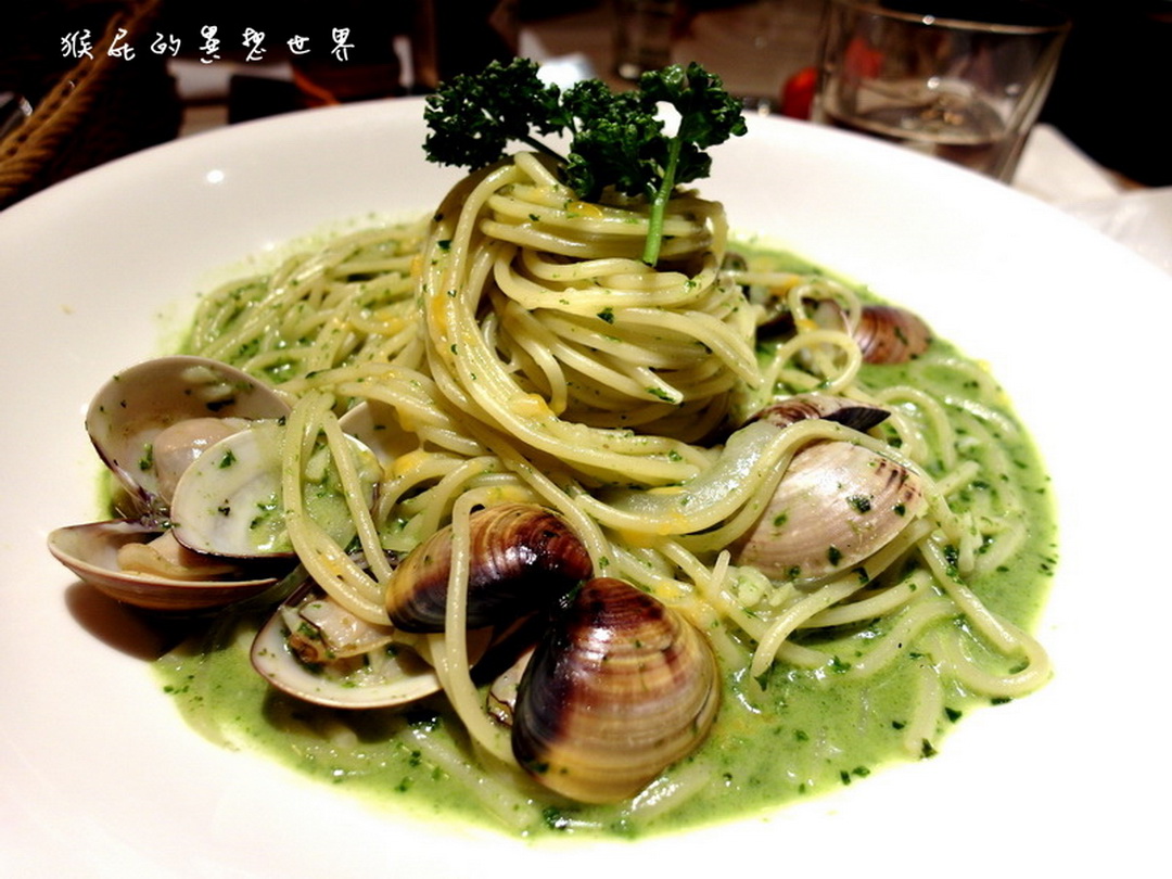 【Mita CAFE Bistro新竹巨城店】新竹網美餐廳推薦，綠野仙蹤森林系裝潢，義大利麵必吃，壽星送中卷 @猴屁的異想世界