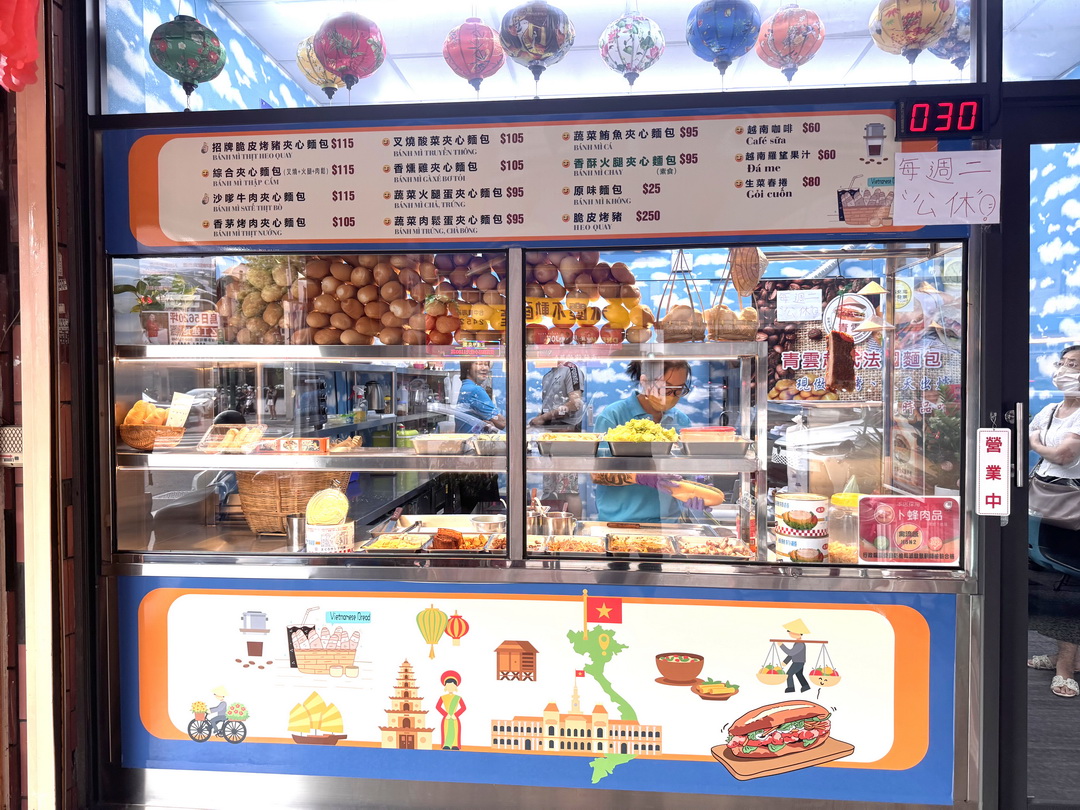 【青雲越南法國麵包店】台中隱藏版異國美食，脆皮烤豬超銷魂，沙嗲牛肉也超涮嘴 @猴屁的異想世界