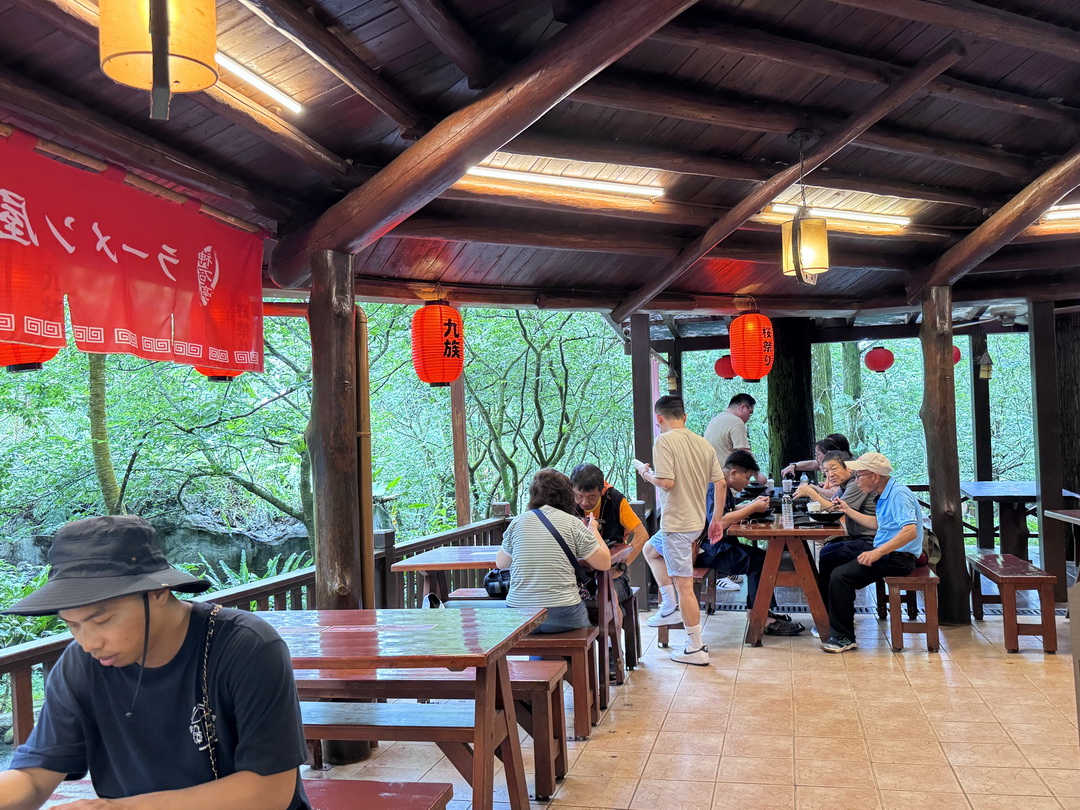 【南投美食】九族文化村裡竟然有拉麵店！神石亭拉麵好吃嗎？牛肉拉麵附咖啡超划算 @猴屁的異想世界