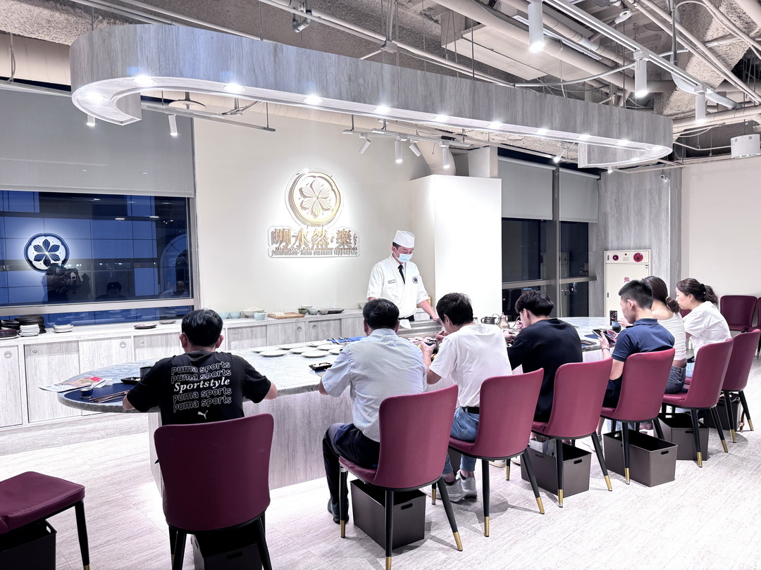 【台中慶生聚餐首選】明水然樂台中大魯閣店｜台中無菜單鐵板燒推薦，14道高級海陸套餐，龍蝦和牛一次滿足 @猴屁的異想世界