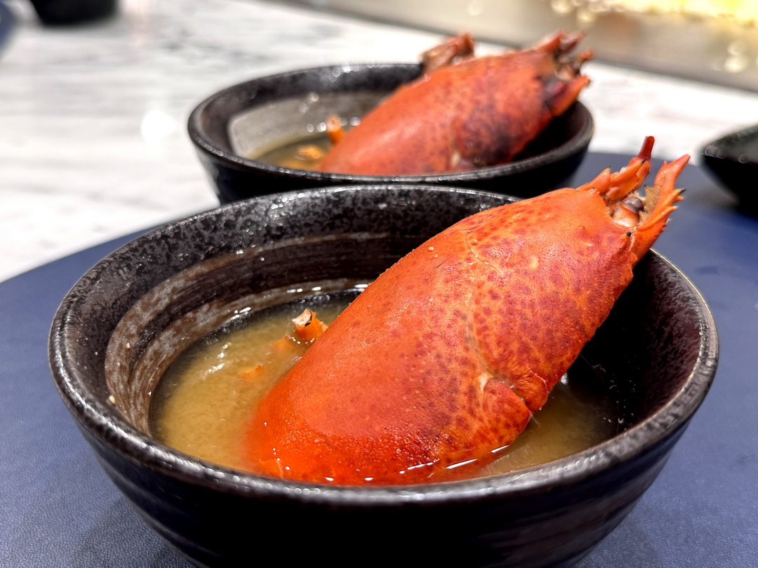 【台中慶生聚餐首選】明水然樂台中大魯閣店｜台中無菜單鐵板燒推薦，14道高級海陸套餐，龍蝦和牛一次滿足 @猴屁的異想世界