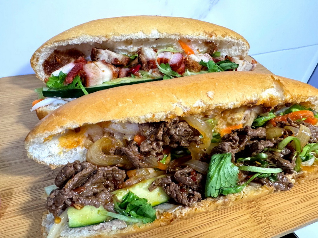 【青雲越南法國麵包店】台中隱藏版異國美食，脆皮烤豬超銷魂，沙嗲牛肉也超涮嘴 @猴屁的異想世界