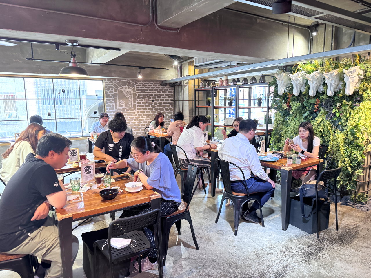 春三朝午｜台中早午餐推薦，排隊人氣店義大利麵超好吃 @猴屁的異想世界