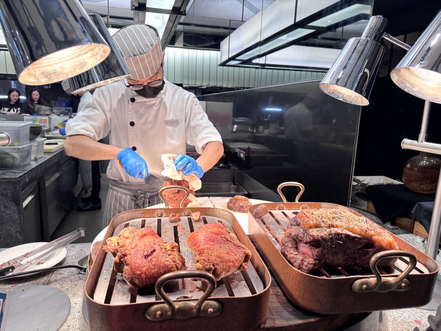 饗食天堂台中大遠百店｜台中吃到飽餐廳推薦，饗食天堂全新改裝，假日有干貝吃到飽 @猴屁的異想世界