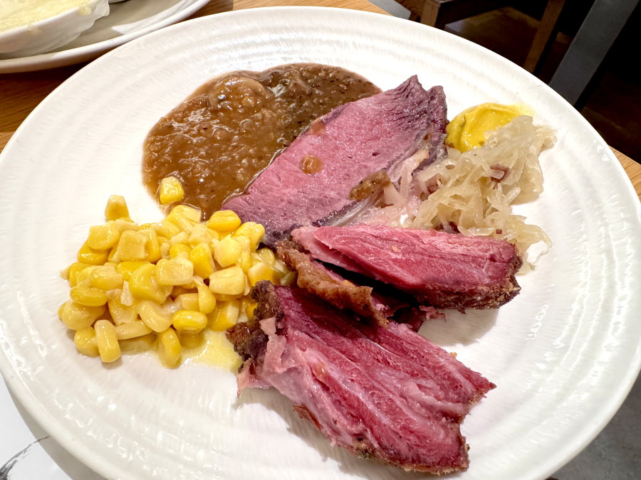 饗食天堂台中大遠百店｜台中吃到飽餐廳推薦，饗食天堂全新改裝，假日有干貝吃到飽 @猴屁的異想世界